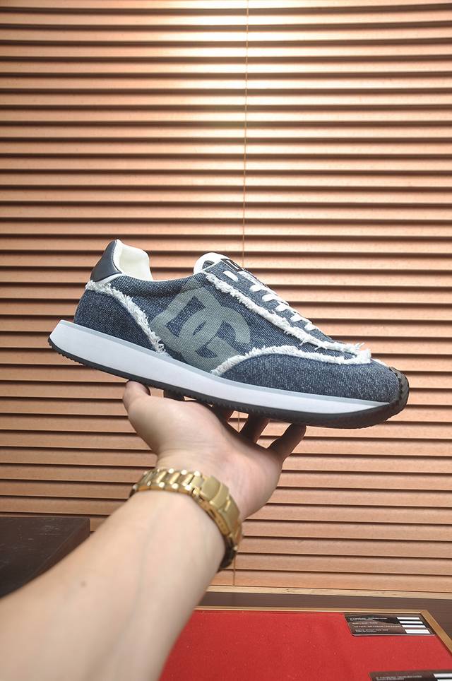 出厂价p D&G 高端品质 商品商标：Dg 杜嘉班* 低帮运动鞋 商品材料：鞋面进口_牛皮 牛皮内里，原版大底 正码码数: 39-45 45定做