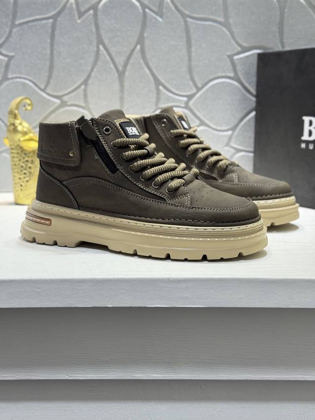 Boss* 顶级代购 男士高帮新款，原厂配置、鞋面牛皮制造 网布内里 鞋底：原厂特供原版底超级舒适，原厂跟单货 高品质，2色可选，可随意进出专柜.欢迎对比 Si