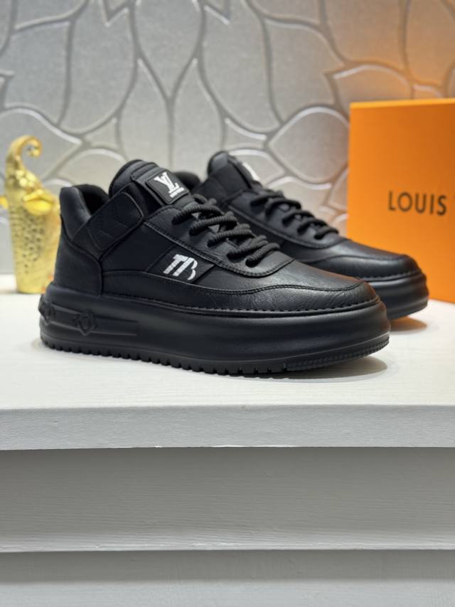 Loui* Vuitto* 顶级原单 路易威登 潮流时尚不失低调男士休闲鞋，鞋面Lv牛皮，舒适透气，网布内里，原版橡胶大底，二色可选~型男必备。 Size：38