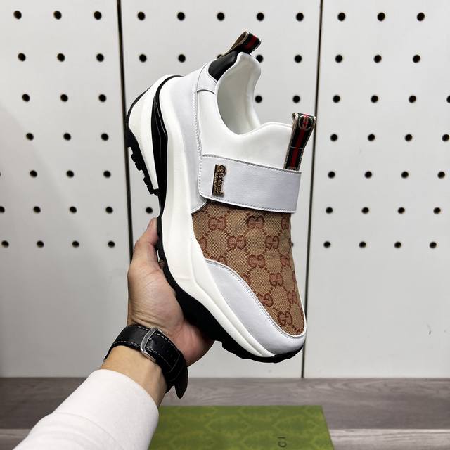 工厂p价 古奇新款休闲运动男鞋 时尚百搭， 版型简洁大气， 面料采用进口牛皮配原版布料，内里羊皮垫脚，原版耐磨橡胶大底，独家新款，实物拍摄，三色可选，码数：38