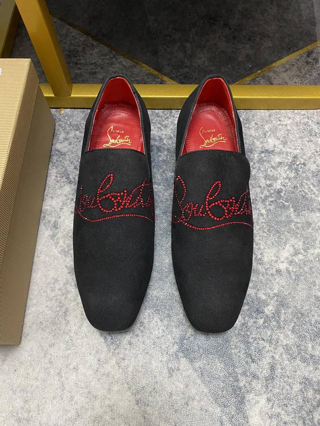 出厂价p 订做款 Christian Louboutin Cl红底鞋 专柜烫钻柳钉系列，情侣休闲板鞋 独家热款发布活动乳胶垫脚成品大底车线 女35-40#男38