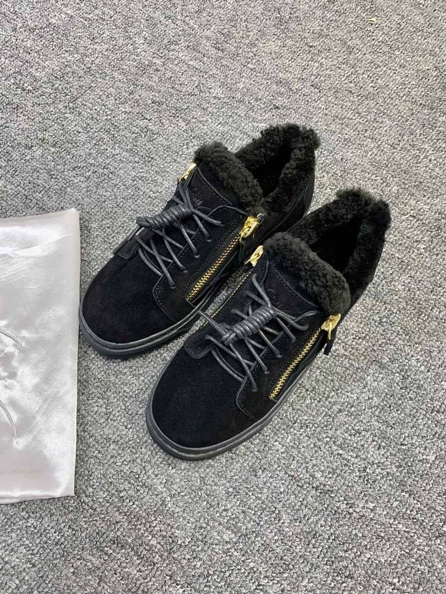 定做款实价 ，低帮红黑色，羊毛里！最新最高版本！重新开模定制！ 里外全牛皮 情侣款Giuseppe Zanotti 朱塞佩 萨诺第 高端单品原版高档合金属饰扣，