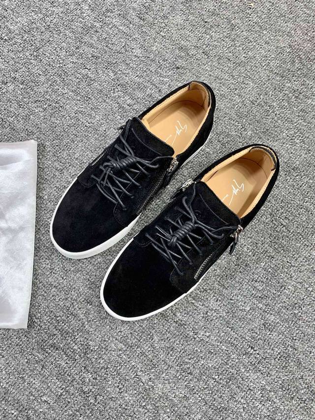 定做款实价 ，低帮黑色，最新最高版本！重新开模定制！ 里外全牛皮 情侣款Giuseppe Zanotti 朱塞佩 萨诺第 高端单品原版高档合金属饰扣，头层小牛皮