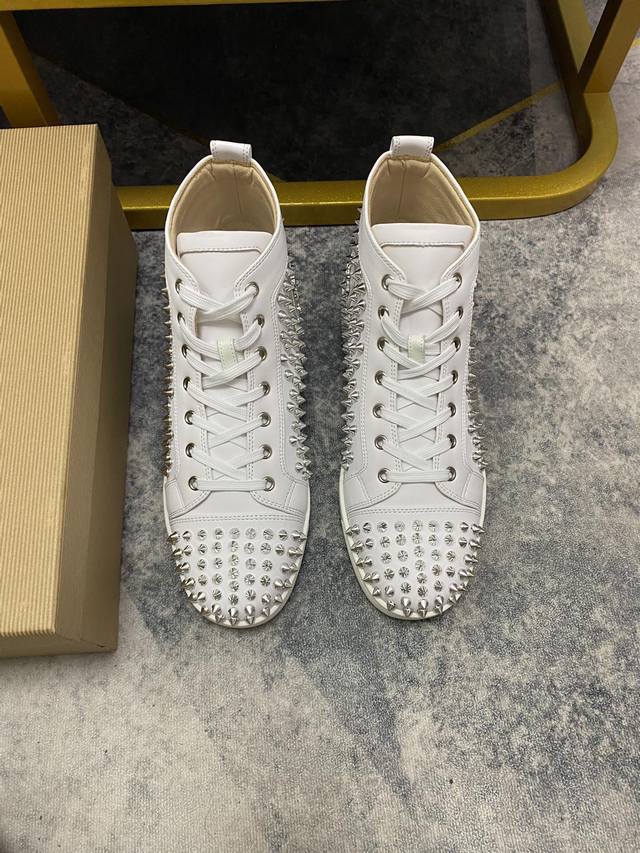 定做款。出厂价p 。Christian Louboutin Cl红底鞋 专柜系列，情侣休闲板鞋 独家热款发布活动乳胶垫脚成品大底车线 女35-40#男38#-4