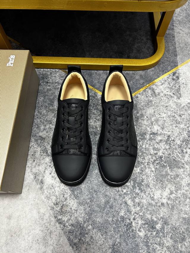 定做款价 。Christian Louboutin Cl红底鞋 专柜系列，情侣休闲板鞋 独家热款发布活动乳胶垫脚成品大底车线 女35-40#男38#-46,全球