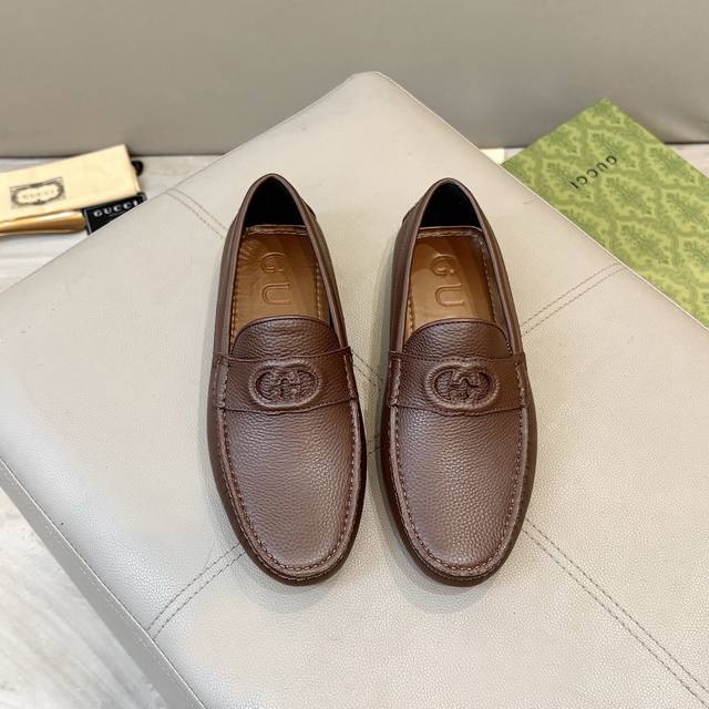 工厂p价 古奇男士豆豆鞋 2025官网同步 高端品质 市场顶级版本 进口头层牛皮黑色牛里垫脚水染棕牛里。 黑色荔枝纹 尺码38-45