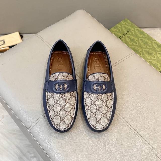 工厂p价 古奇男士豆豆鞋 2025官网同步 高端品质 市场顶级版本 进口头层牛皮压花黑色牛里垫脚水染棕牛里。 黑色进口小牛皮压花纹 尺码38-45