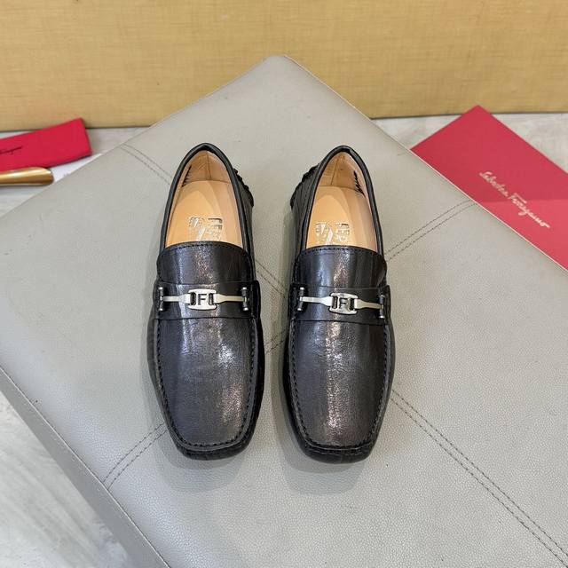 工厂p价 男士豆豆鞋 2025官网同步 市场顶级版本 小牛皮 杏色牛里 原版包装 尺码 :38-45