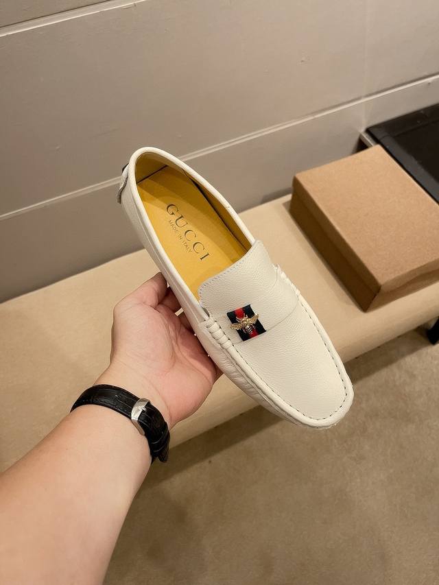 品牌Gucci，官方原版休闲百搭商务高端豆豆鞋～四季潮鞋专柜旗舰店正品，1:1优质做工，鞋面:进口荔枝纹白色牛皮，全真牛里真材实料，时尚懒人商务风设计，休闲乐福
