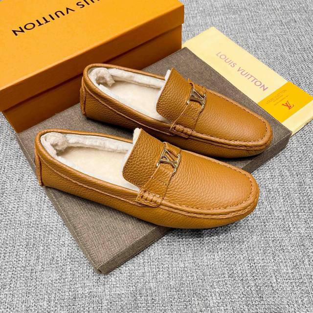 实价， 全绵羊毛里 高端豆豆鞋，这个冬天不寒冷，Lv路易威登官网绵羊毛新款，意大利名模贵族们爆款，路易威登时尚界的佼佼者，无可超越，适合驾车，休闲，白领，驾车男