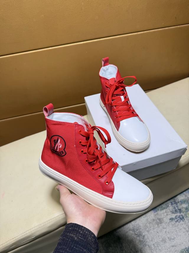 蒙口 原单品质.～ 独特现代风运动鞋。休闲鞋潮男必备款 意大利进口原版品牌，进口原版皮，羊皮垫脚 拒绝脱色磨脚 鞋底：原厂特供原版底，法国懒人风格设计 贴脚 在