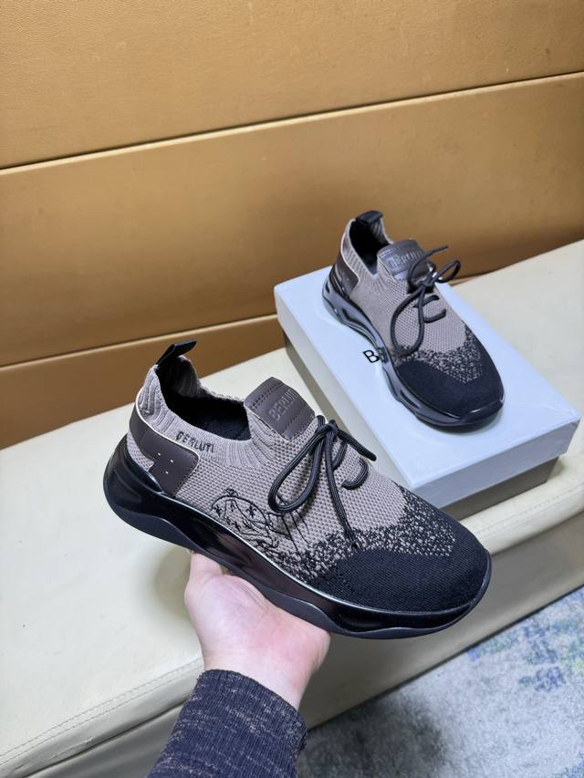 布鲁提 原单品质.～ 独特现代风运动鞋。休闲鞋潮男必备款 意大利进口原版品牌，进口原版皮，羊皮垫脚 拒绝脱色磨脚 鞋底：原厂特供原版底，法国懒人风格设计 贴脚