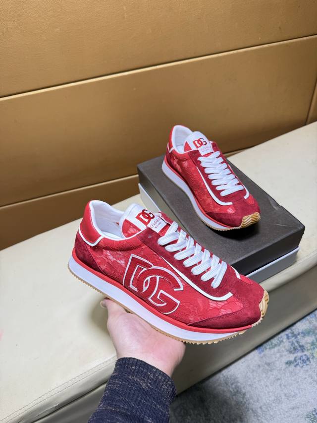 Dg&杜嘉班纳 原单品质.～ 独特现代风运动鞋。休闲鞋潮男必备款 意大利进口原版品牌，进口原版皮，羊皮垫脚 拒绝脱色磨脚 鞋底：原厂特供原版底，法国懒人风格设计