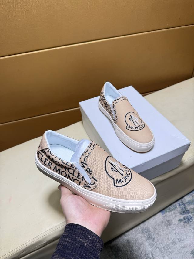 蒙口 顶级代购男士2025Hk专柜同步发售。鞋底：原厂特供原版底，独家活动底超级舒适，原厂跟单货，高品质多色拼接设计做工精致细腻，独一无二， 丝绸面料，牛皮里细