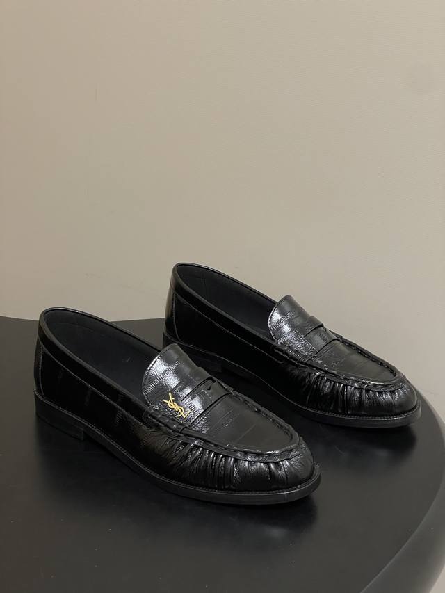 工厂p价 -顶级品质 Saint Laurent 圣罗兰Fw26 New Arrival～ Ysl Le Loafer系列 26Fw春夏新款复古质感鳗鱼纹褶皱乐