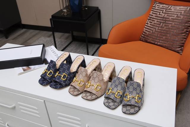 工厂p价 女装女鞋 运动原单 Gucci最新款凉鞋火爆上市 原版鞋一比一复制。穿脚非常舒服 大牌名星最爱的奢侈品。原版五金扣开模 面料有小牛皮和古奇经典双G布两