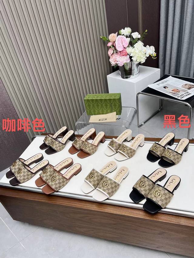 工厂p价 女装女鞋 运动原单古奇最新爆款拖鞋火爆上市。 专柜原版鞋开模精心制作， 大牌明星最爱的奢侈品， 穿脚非常舒适的一款低跟凉拖。 面料小牛皮配古奇经典G字