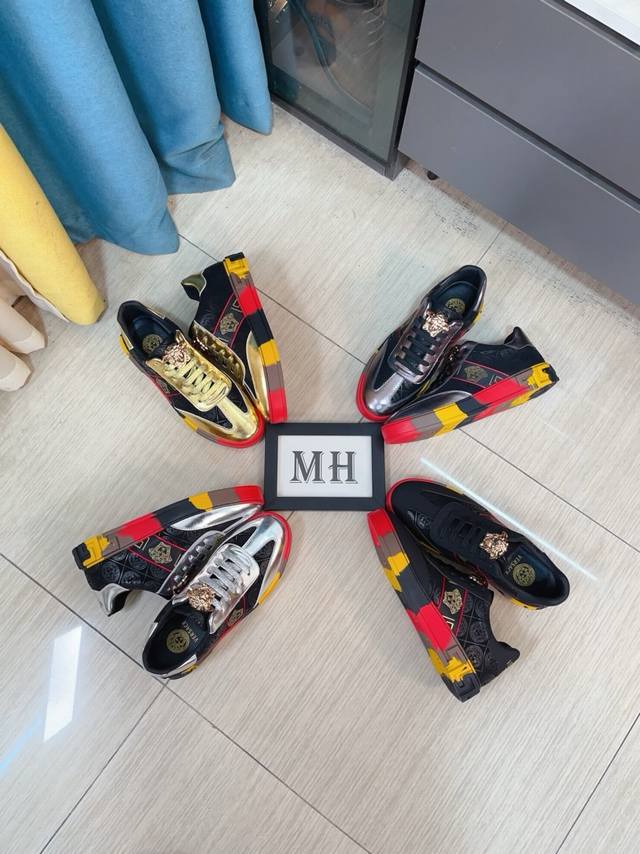 出厂价p Versace 范思哲最新款精心打造，引爆全场！不断创新的国际品牌 此款男士四季款休闲鞋，牛皮鞋面羊皮内里橡胶防滑大底，透气舒适以质量说话 码数：38