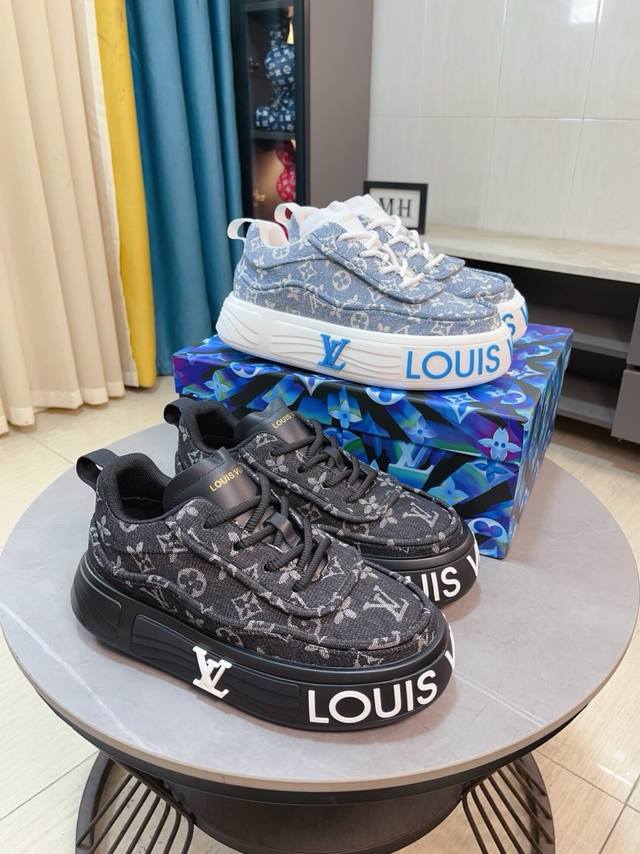 出厂价p Lv款式新颖时尚，鞋面采用进口牛皮+ Lv专用材料！超潮设计！让人眼前一亮！皮质柔软细腻光泽透亮，彰显极致纯手工工艺，网里上脚柔软舒适透气！Size：