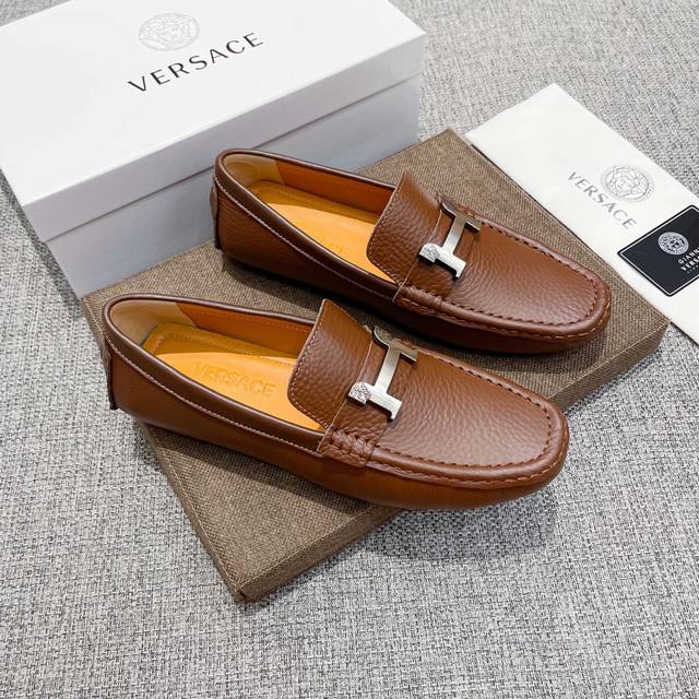 实价，范思哲官网旗舰店新款，鞋面原版牛皮+性感美灶莎头像，男士的最爱，舒适透气牛里 真材实料 ，原版进口耐磨橡胶底， 采用精湛工艺，鞋面好看奢华，男士心备佳品，