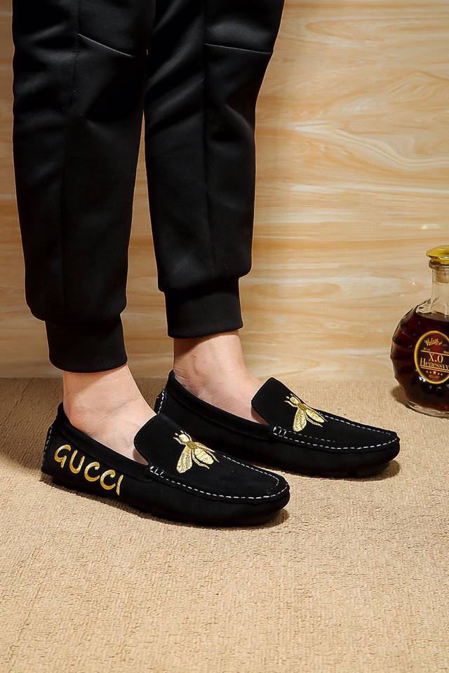 实价，牛里真材实料，古驰 Gucci ，1921年创立于佛罗伦萨，是全球奢侈品品牌之一，其独特的创意和革新风靡全球，古驰 永恒而经典，一直以来深受明星们的青睐，