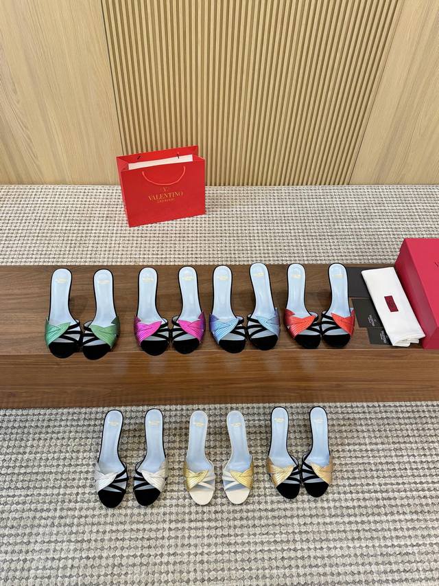 工厂p价 女装女鞋 运动原单顶级版本 华伦天奴 春夏新款7色女士后空鞋，行走神器 独特的 树叶元素拼接 衬托出满满的高级感，新一季不负期待！ 值得入手★绝对的上