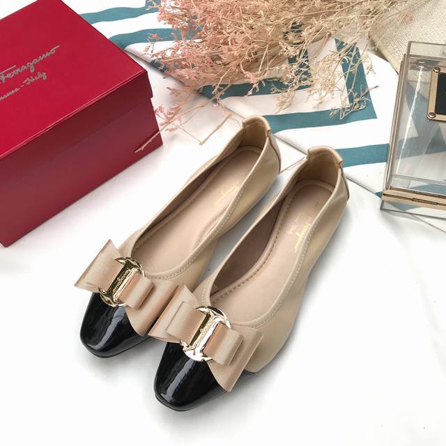 出厂价p 女装女鞋 运动原单 菲拉格慕 开车蛋卷鞋，面料采用进口绵羊皮十奢华大气的捷克水钻扣 ,搭配超级显瘦的的小方头[嘴唇] ，垫脚加厚高弹乳胶让你穿着超级舒