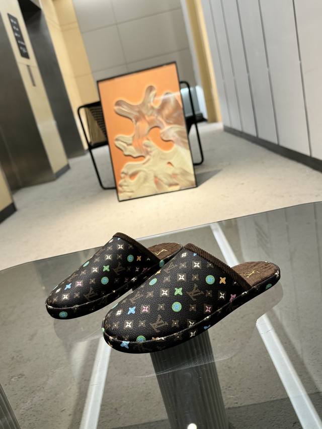 工厂p价 女装女鞋 运动原单 情侣款专柜主打最新款Lv和罗意威联名拖鞋硬货上新 代购级别！高级感十足！国内外博主刷爆的一款，复古又时髦 上脚美炸了！官网主推款