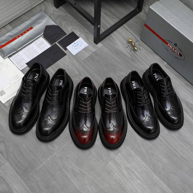 调工厂p价 男装男鞋 运动原单 商品商标：prada 普拉达 商务正装皮鞋 正码码数: 38-44 商品材料：精选 优质牛皮冲孔鞋面 牛皮内里 原版橡胶防滑大底