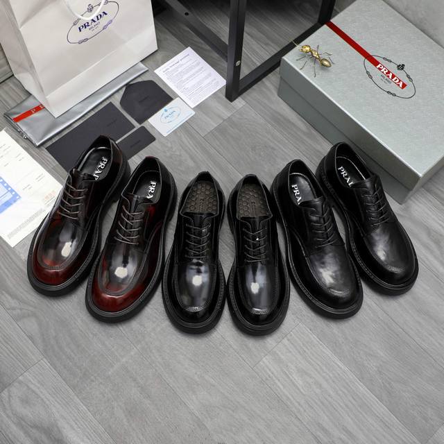 调工厂p价 男装男鞋 运动原单 商品商标：prada 普拉达 商务正装皮鞋 正码码数: 38-44 45定做不退换 商品材料：精选 优质牛皮鞋面 牛皮内里 原版