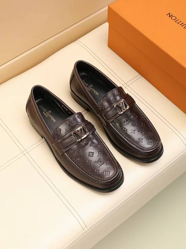 调工厂p价 男装男鞋 运动原单 路易威登 Lv 款全鞋专柜 头层牛皮，皮内里休闲鞋男鞋 ，超柔软大底，开车必备 专柜同步 原版头层牛皮 完全1:1 开模定制顶级