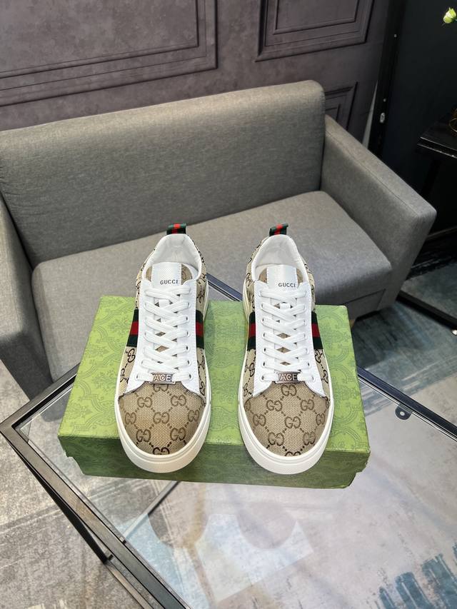 新款单鞋 古奇 鞋面进口牛皮官网1:1面料，内里进口羊皮内里 。原版大底开模，每一位男士的身份衬托，上脚大气稳重高端定制专柜原版复刻不管风吹雨打鞋楦不变，经得起