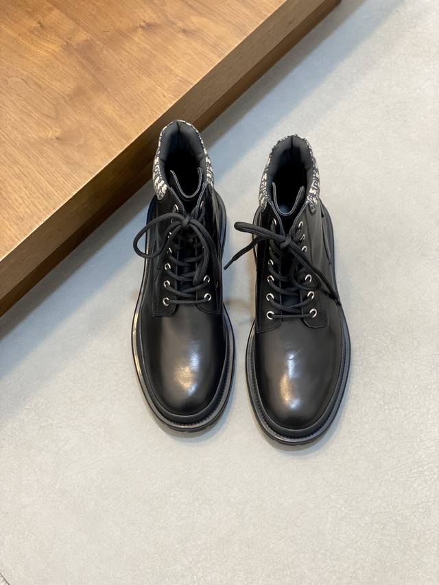 Dio* 迪奥 秋冬奢品男士中帮短靴 ，纯手工制作，内外均为进口头层牛皮，高端精品精湛工艺。原版Tpu组合大底。穿出高贵绅士品味。经精心调试最佳楦型。舒适度百分