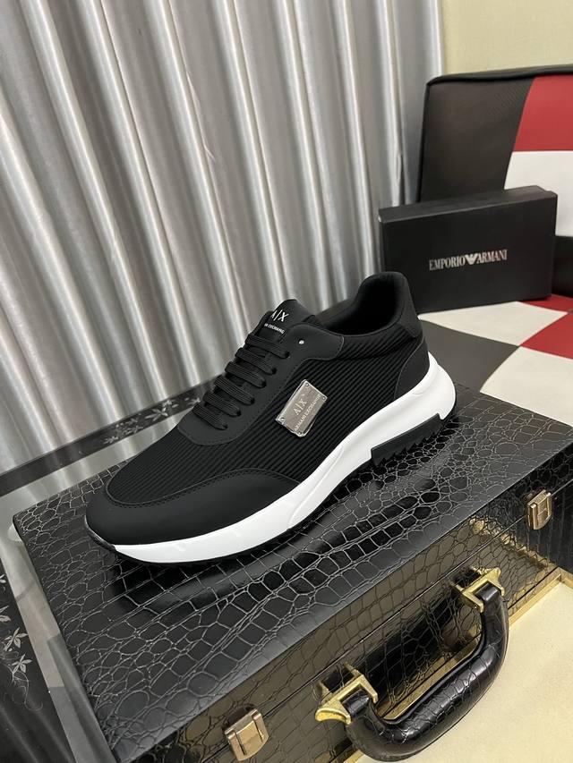 出厂价pp： Boos 男鞋休闲鞋原单品质鞋面采用进口小牛皮，超透气舒适内里做工精细，高端大气。有时尚典范造型。发泡透明耐磨大底，穿着舒适，值得拥有。码数：38