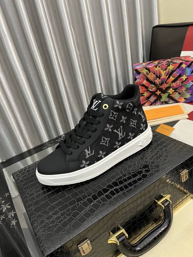 出厂价pp： Louis Vuitton Lv 路易威登 原单品质.～ 独特现代风运动鞋。休闲鞋潮男必备款 意大利进口原版品牌，进口原版皮，羊里 拒绝脱色磨脚