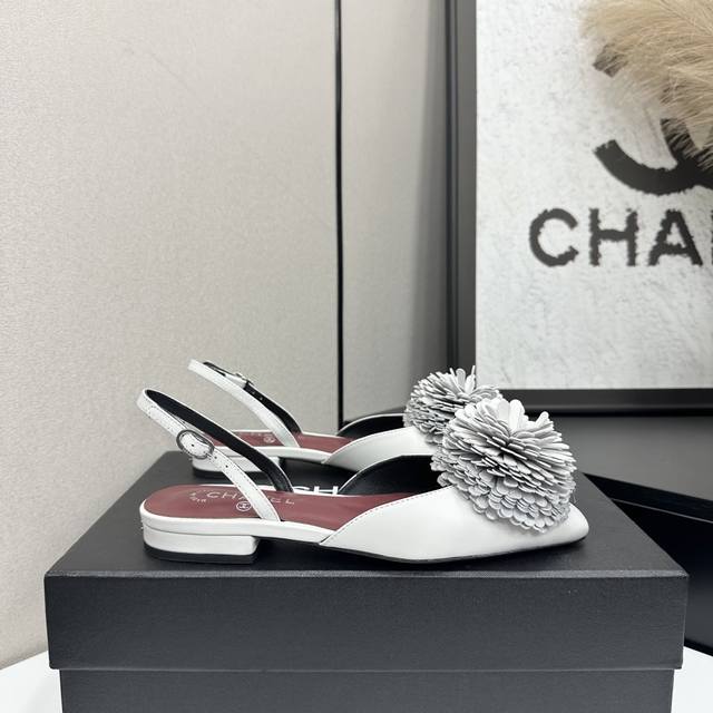 2025小香 本季秋冬季必备单品！！ 香奈儿秋冬重工爆款 小红书力推款，怎么搭配都好看，时髦精必备，香奈儿女士钟爱简约又难以抗拒系搭配展现与众不同的穿搭风格、自