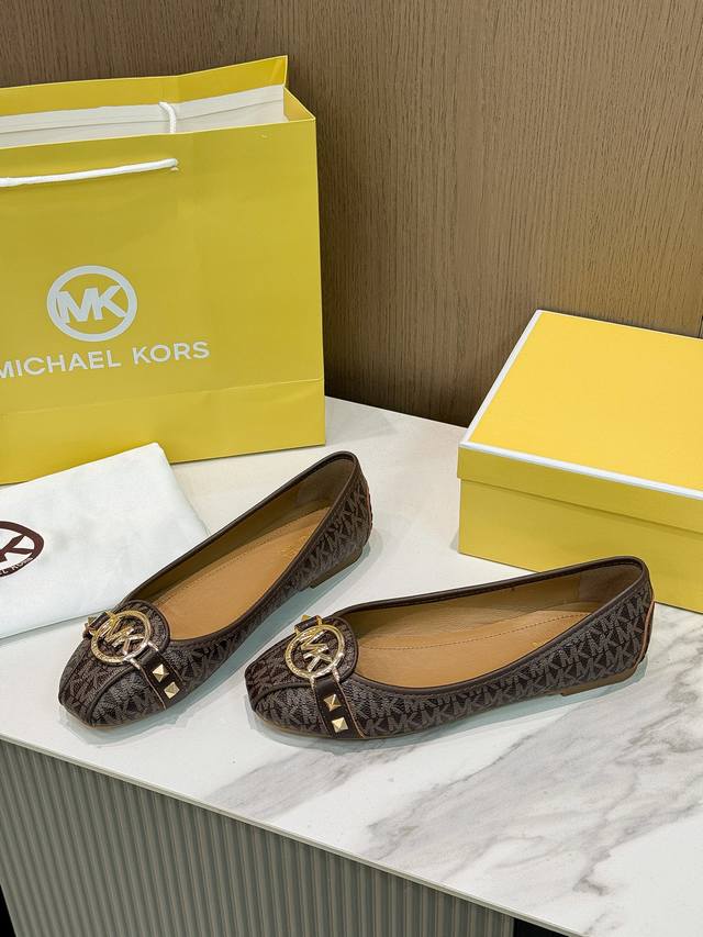 工厂p价 女装女鞋 运动原单 Mk ：3个色，品牌面料加牛皮，金属扣，橡胶底羊皮内里，码数36一41