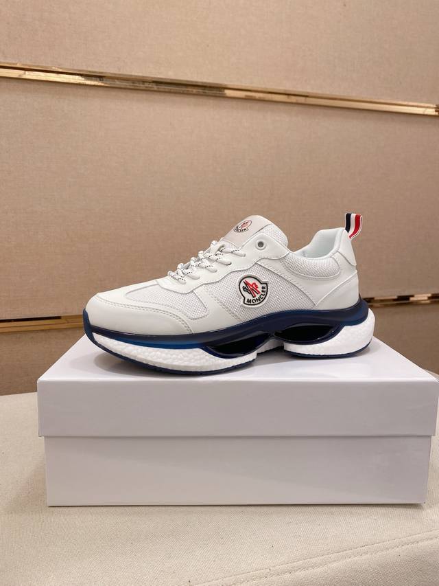 工厂p价 Moncle * 蒙口男士休闲板鞋，进口飞织搭配滴胶，柔韧性能好，抗皱性强 经久耐穿，小块黑白红三色点缀 鞋舌附带橡胶Logo徽章 简单随意，内里小牛