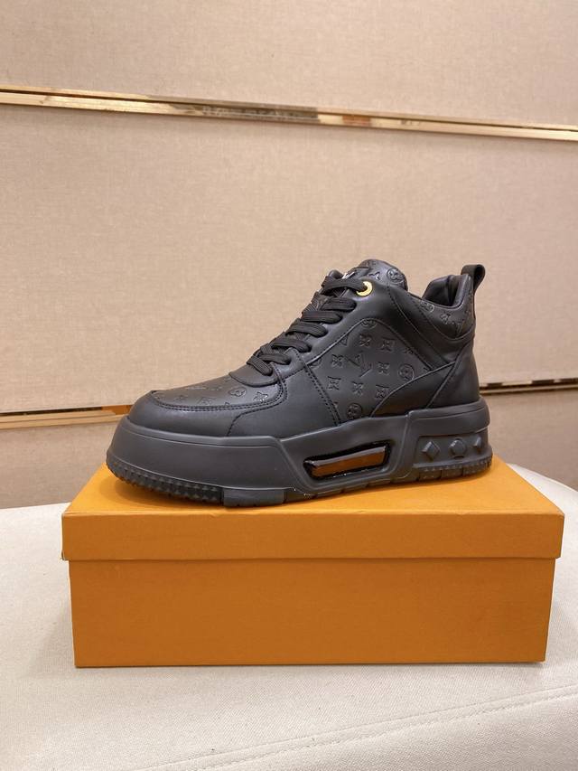 工厂p价 古奇Gucci 官网最新款休闲时尚男鞋，爆款版型简洁大气，潮男专属.独有的官网最新品牌元素元素古奇原版装饰，时尚又大方，面料原版牛皮羊皮内里，官网指定