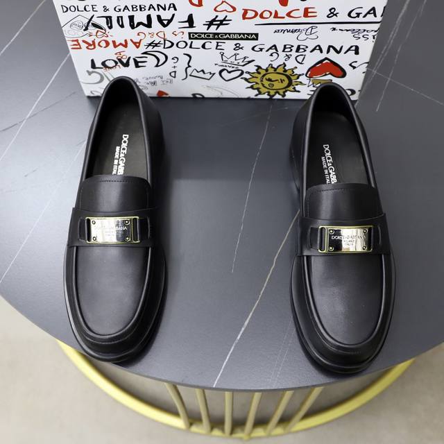 出厂价p 牛里 品牌：Dg 尺码：38-44 45可定制 等级： 专柜经典款 材料： 原版软牛皮鞋面 舒适牛皮内里 原版轻便大底 款式类别：商务休闲套脚 驾车皮