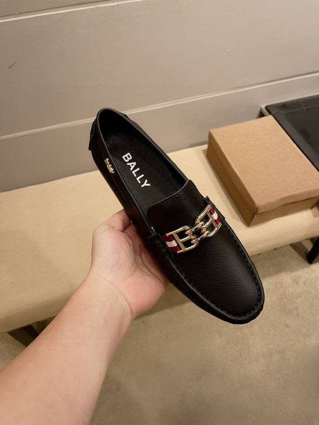 实价 ，品牌巴利，官方原版，巴利受到罗马名门贵族及社会新贵推崇和喜爱世界杯纪念版香港尖沙咀广东道5号海港城店同步售卖，专柜价25990港币哦 采用进口澳洲胎牛皮