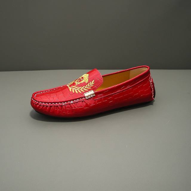 品牌范思哲，官方原版，鞋面头层进口牛皮+ 女神蛇发女妖美杜莎致命诱惑头像刺激，男士最爱，无法抗拒[调皮]头层内里牛里真材实料，原版进口耐磨橡胶底， 官网出品 精