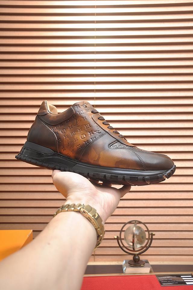 出厂价p Louis Vuitton 原单 新款Lv路易威登 * 顶级版本 Lv经典潮鞋！选用进口原版牛皮 水染牛皮内里.原版耐磨橡胶大底！高品质精品！码数38