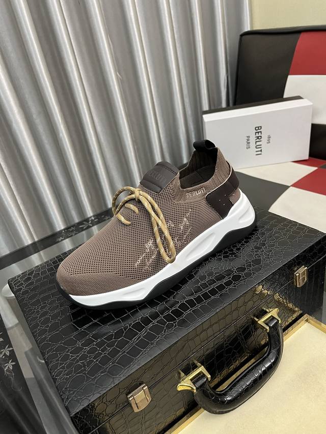 出厂价pp： Berlut*布鲁提法国顶级男鞋，Berluti品牌的首秀中打破常规，推出全新的Edge鞋楦。这款更是在飞织配牛皮上加入手精致时髦，水染牛皮内里，