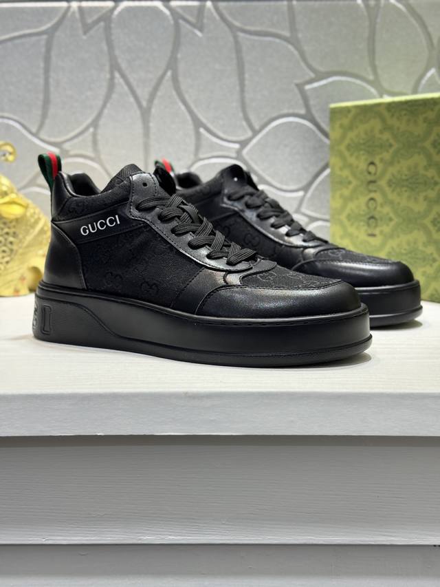 Gucci─古奇代购级别，媲美正品无压力，炫彩风盛行，上脚真的很好看，意大利进口原版皮料，质感好到爆！套楦工艺，意大利进口头层羊皮内里，强烈推荐的好货，看对眼必