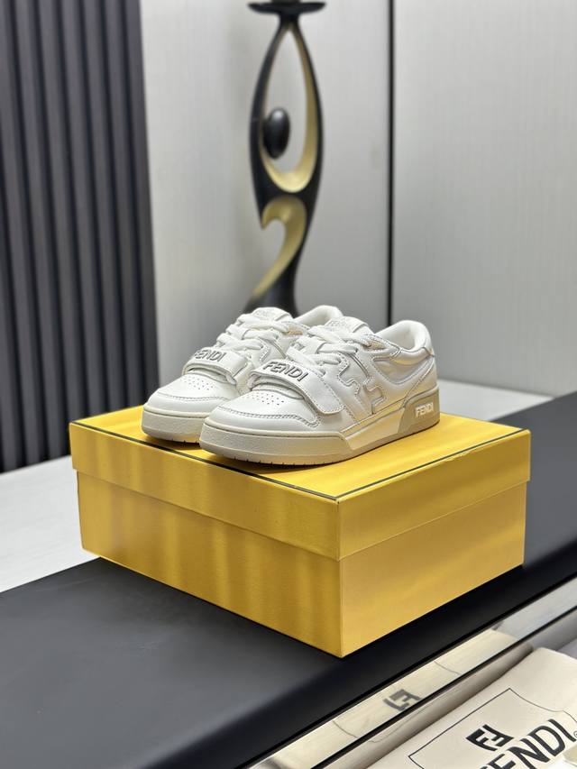 出厂 顶级版 Fendi 初春走秀款芬迪胶囊系列 张柏芝 张靓颖 何穗 古力娜扎 唐艺昕 宋祖儿 薇娅 众多明星代言搭配Fendi Match运动鞋，思绪滉漾