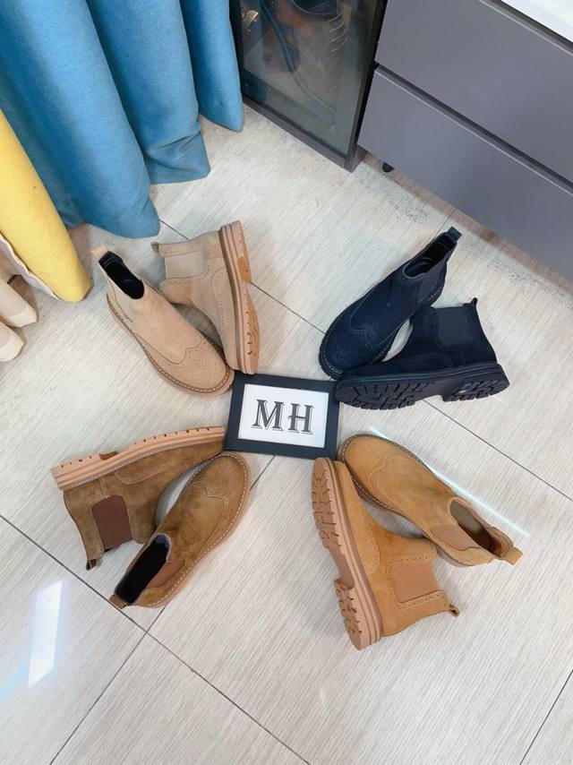 出厂价p Gucci 牛里 加绒 可选 可做无标 家新品马丁靴加拿大进口全头层高丝光磨砂面料 采用3D数码工艺冲孔 高端大气上档次，穿着百搭，立体感十足，近图都