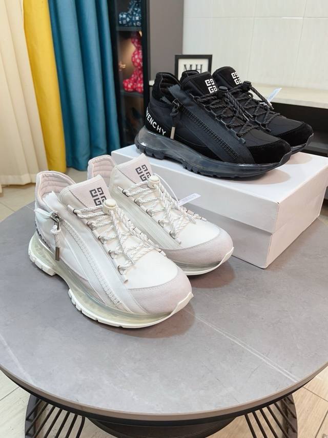 出厂价p 全套包装 Givenchy 纪梵希 高端版本 专柜同步发售鞋面：意大利进口品牌Logo滴胶 尽显奢华，羊皮内里加上双层组合，脚感舒适，鞋底：原厂特供气