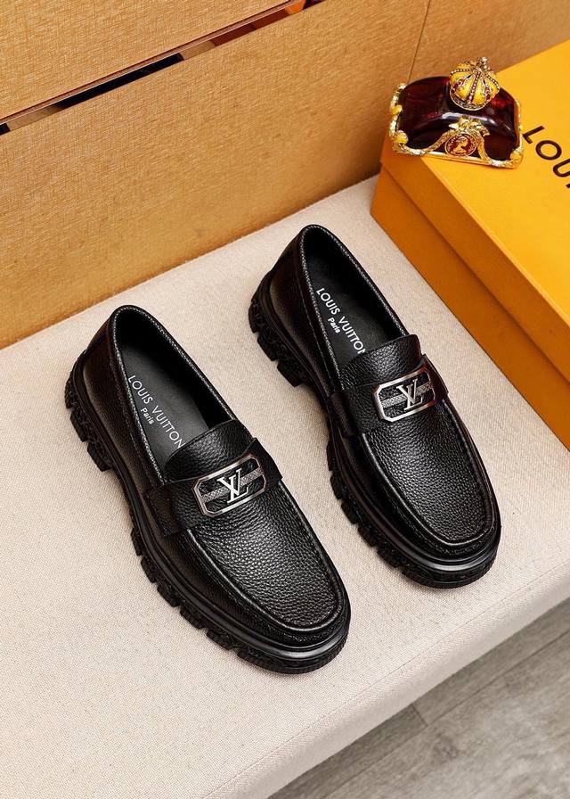 原单 Louis Vuitton 路易威登 新款～时尚商务正装男鞋.原单品质，高端精品细节精致考究，采用进口意大利头层原版荔枝纹牛皮鞋面舒适的水染牛皮内里原版大