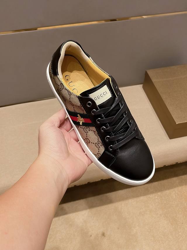 品牌古奇，官方新款，2025春季巴黎时装周走秀款，古奇不一样的感觉，自然不失高雅，[爱情] 头层进口意大利牛皮，头层牛皮内里，穿着透气吸汗舒适 [嘴唇] 古奇霸